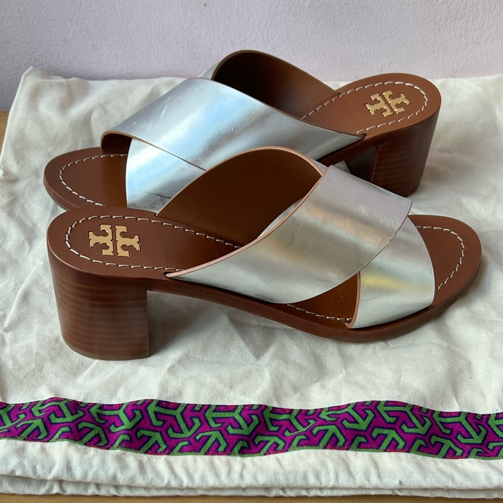 TORY BURCH SILVER METALLIC MONTROSE STACKED BLOCK HEEL SLIDE SANDALS BRAND NEW - Picture 9 of 16